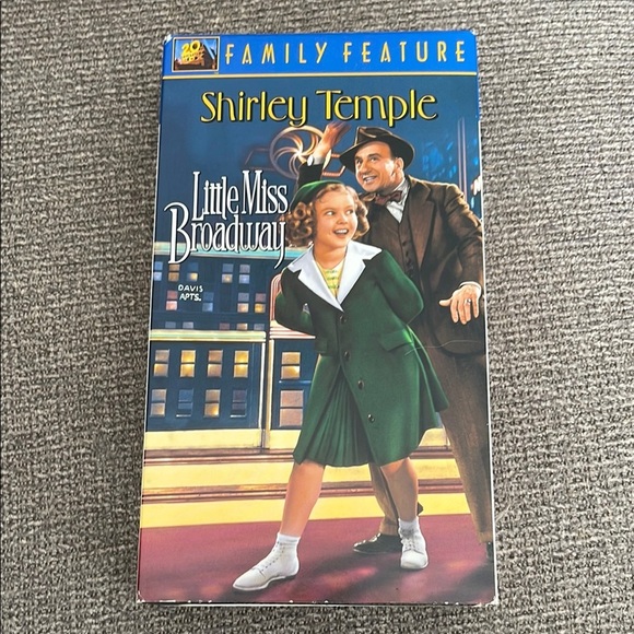Vintage Shirley Temple Little Miss Broadway VHS Movie 1938 Remake Musical - Picture 4 of 4